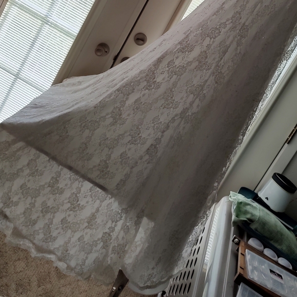 Simple wedding dress - Picture 2 of 8